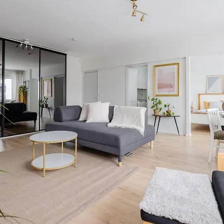 Appartement Design In The Center And Garage *